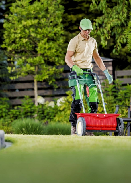 Soluciones de limpieza y mantenimiento de instalaciones, conserjería y jardinería
