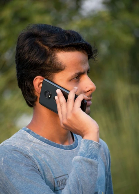 Ofrecemos soluciones de telefonía móvil y fija, fibra óptica y centralitas